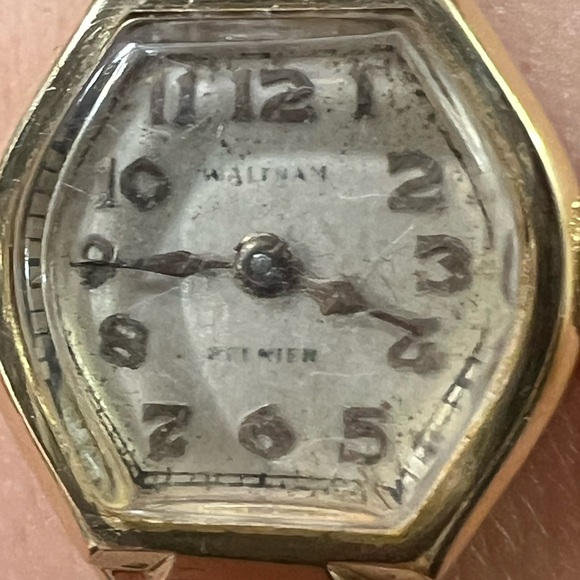 Rare vintage 14k gold Waltham ladies watch. - Picture 5 of 9